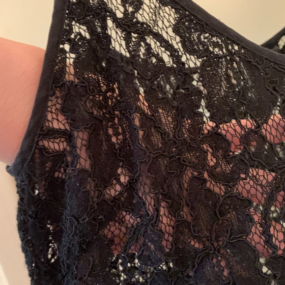 Aritzia Wilfred Sleeveless Lace Camisole - Picture 3 of 4